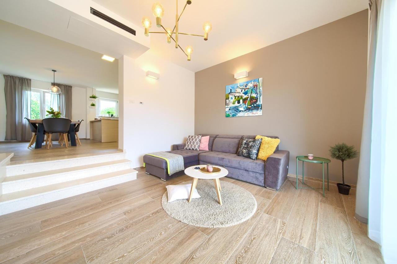 Villa Gardena Vrh  ภายนอก รูปภาพ